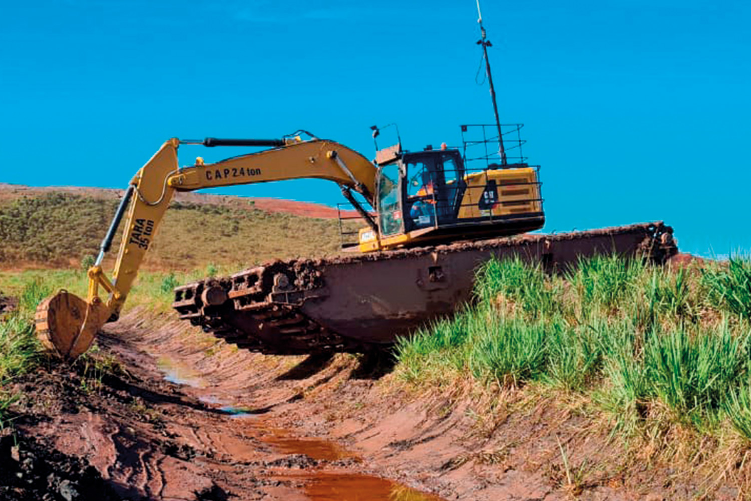 Escavadeira Anfibia remotamente controlado AIZM MACHINES