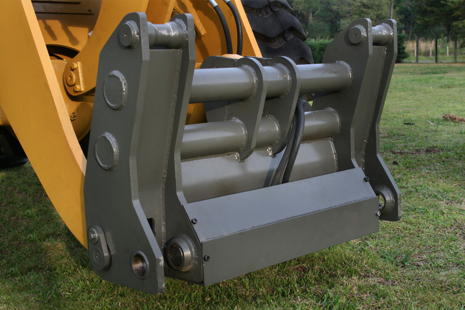 Carregador frontal AIZM