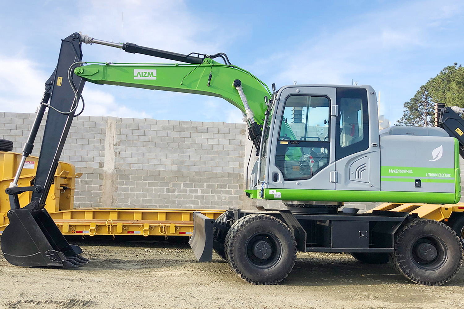 escavadeira-socma-sobre-pneus